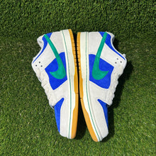 Load image into Gallery viewer, Nike Dunk SB Hyper Royal Malachite
